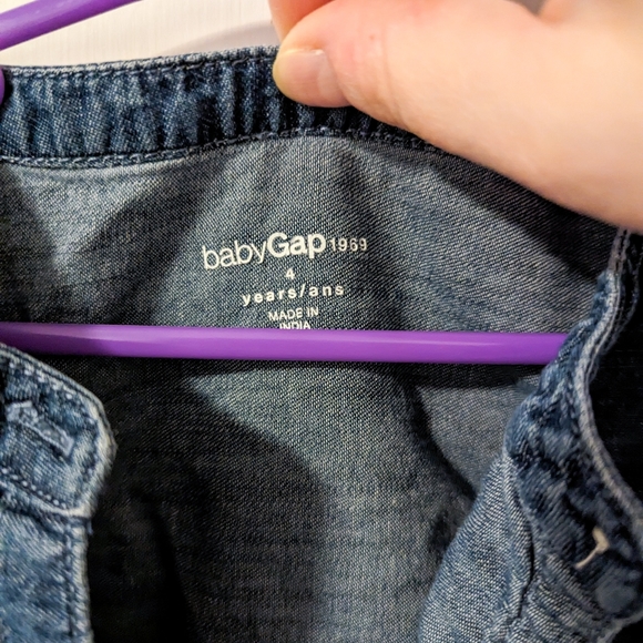 ✨3/$15 Gap 4T denim dress - Picture 2 of 3